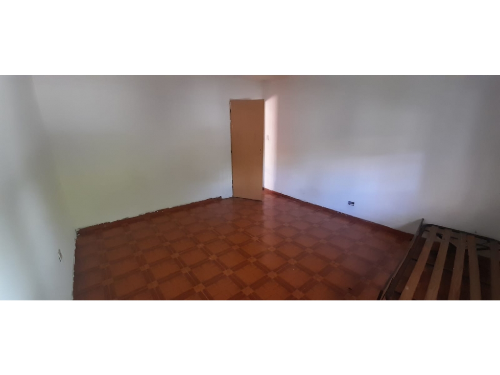 AMPLIA CASA EN VENTA. VILLA UDAONDO. A 100 MTS. AV. MARTIN FIERRO — foto 6