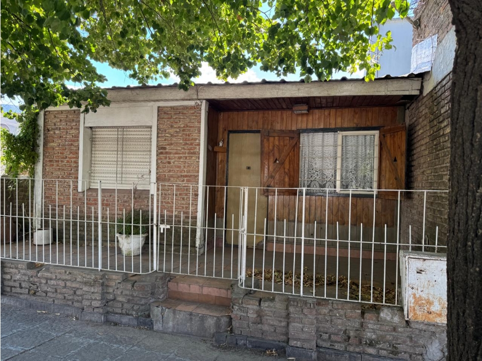 CASA EN VENTA. ITUZAINGO NORTE - 1