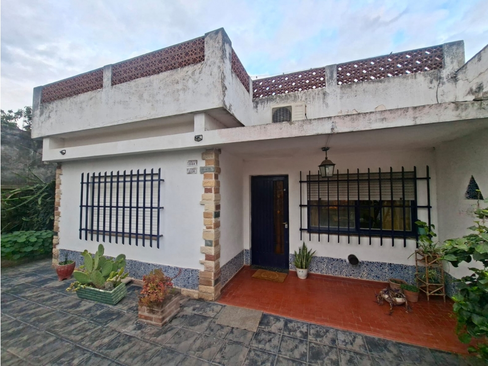 CASA AMERICANA (OPCIÓN TERRENO LINDERO) EN VENTA. ITUZAINGO NORTE - 2