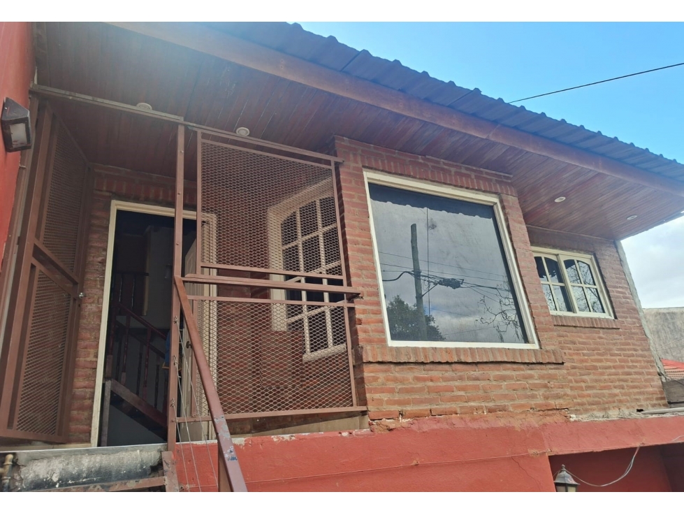 HERMOSA CASA EN PLANTA ALTA. EN ALQUILER Ituzaingó Norte — foto 2