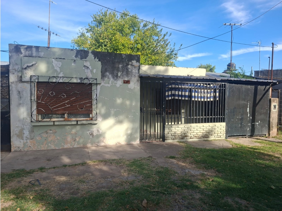 AMPLIA CASA AMERICANA A MEJORAR. MORENO. LOMAS DE MARILO EN VENTA. — foto 2