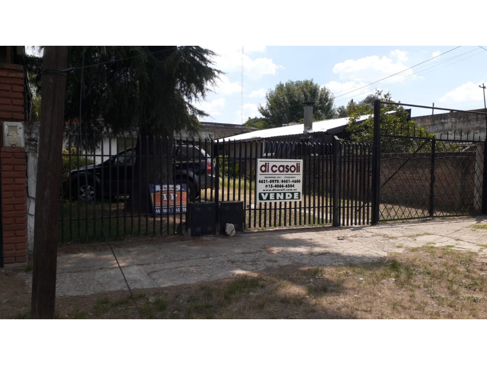 DOS CASAS EN VENTA. AMPLIO TERRENO
