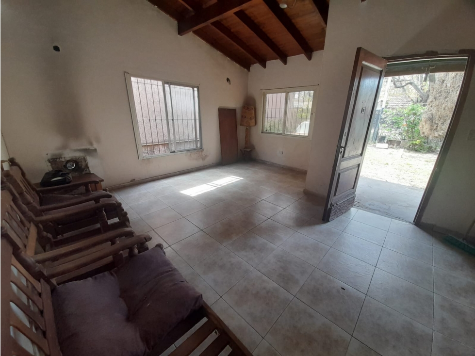 CHALET EN VENTA. ITUZAINGO NORTE. A 50 MTS. AVENIDA RATTI - 2