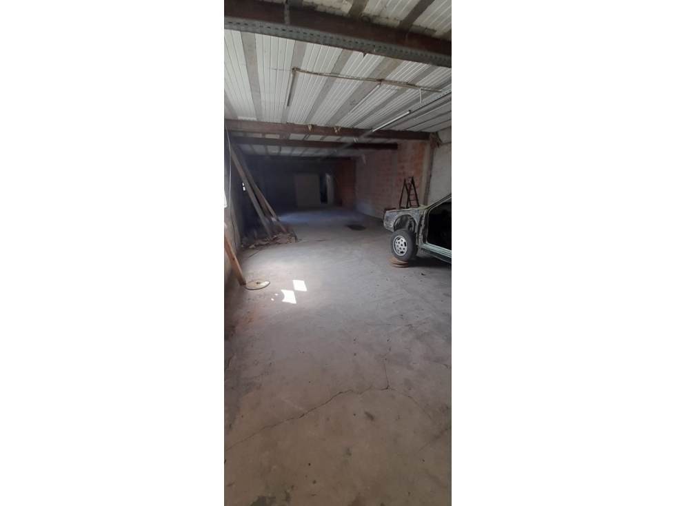 AMPLIO GALPON 420 m2 EN VENTA. ITUZAINGO NORTE. IDEAL DEPOSITO - 6