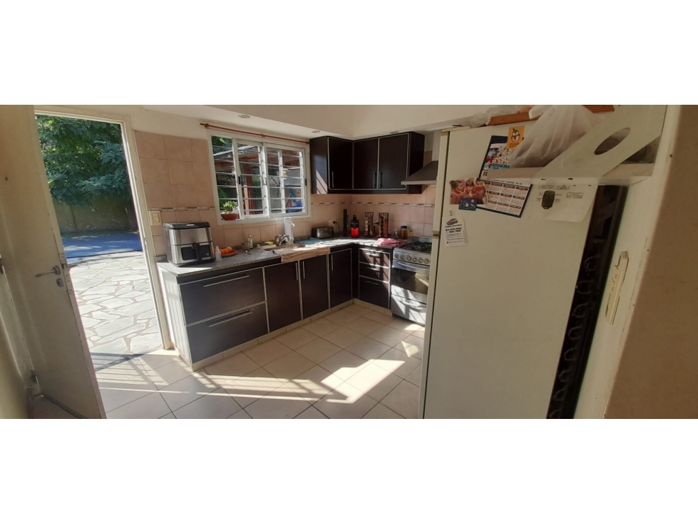 EXCELENTE CHALET A 200 MTS AV. BRANDSEN EN VENTA. PROXIMO A. OESTE - 5