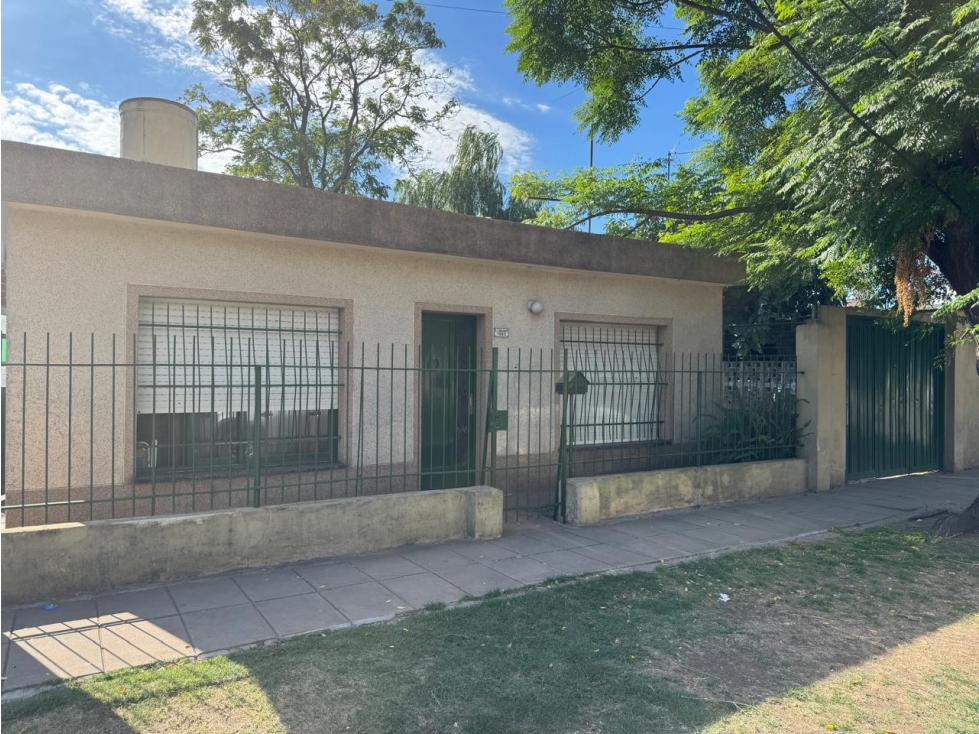 CASA AMERICANA EN VENTA. ITUZAINGO NORTE
