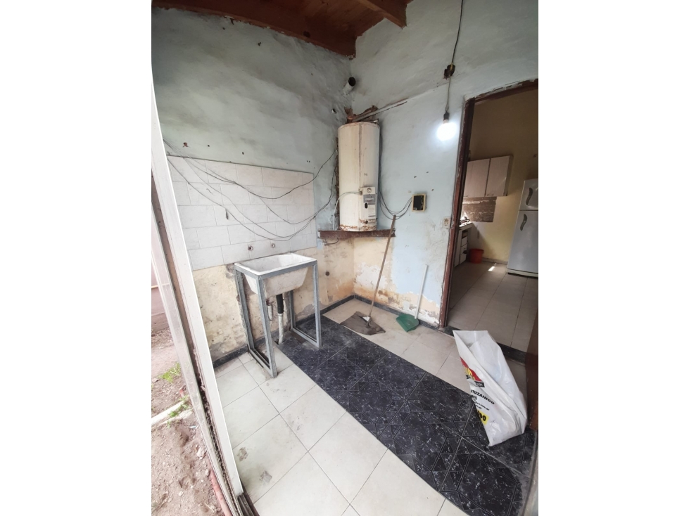 CHALET EN VENTA. ITUZAINGO NORTE. A 50 MTS. AVENIDA RATTI - 5