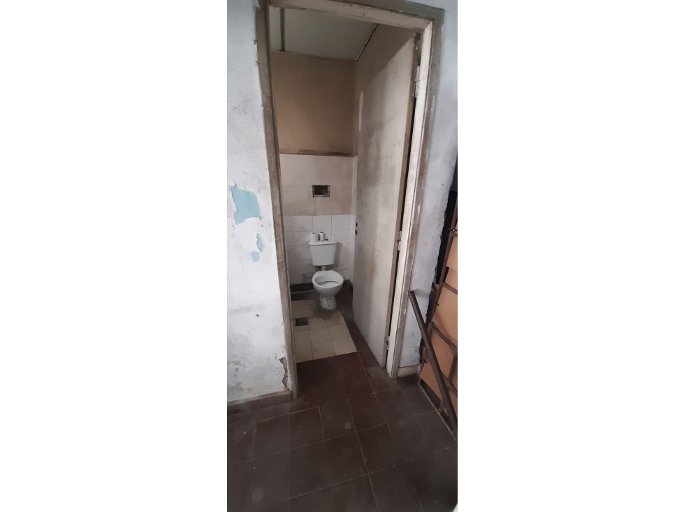 AMPLIO GALPON 420 m2 EN VENTA. ITUZAINGO NORTE. IDEAL DEPOSITO - 4