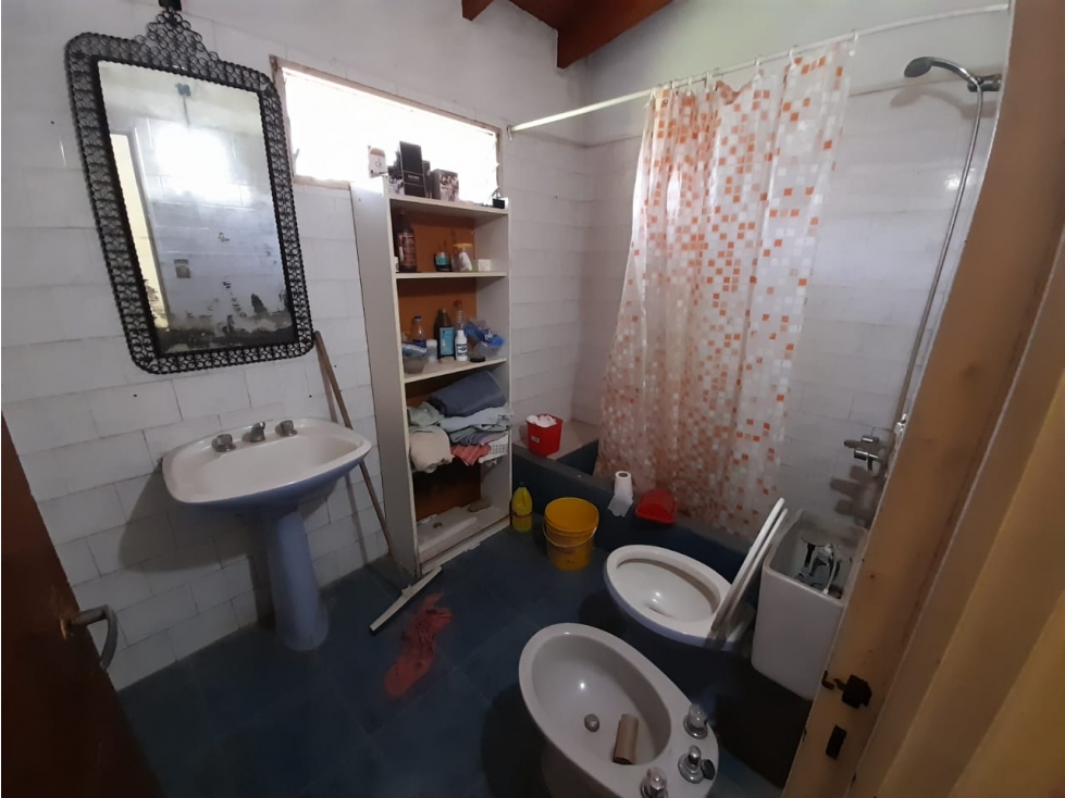 CHALET EN VENTA. ITUZAINGO NORTE. A 50 MTS. AVENIDA RATTI - 6