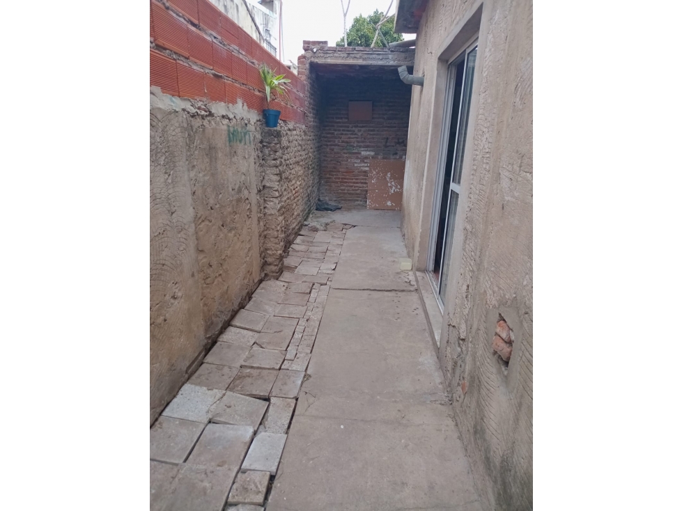 AMPLIA CASA AMERICANA EN VENTA. ITUZAINGO NORTE — foto 4