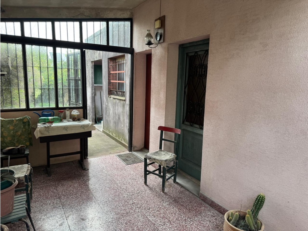 SOLIDA CASA AMERICANA sobre 2 LOTES. EN VENTA. ITUZAINGO NORTE - 4