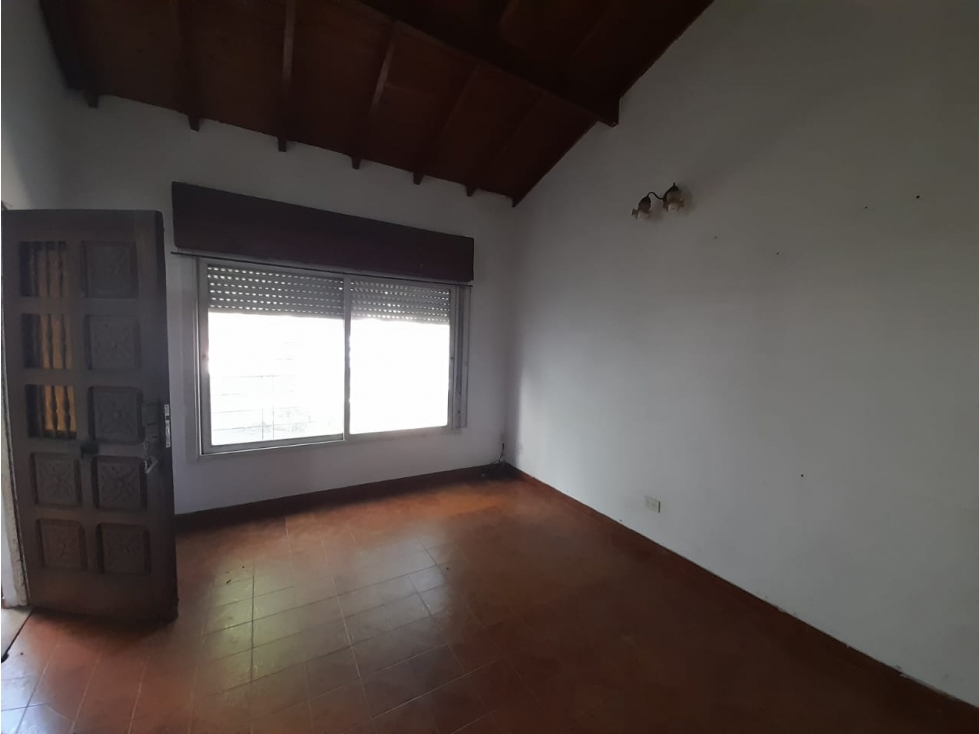 EXCELENTE CHALET SOBRE AMPLIO LOTE - 6