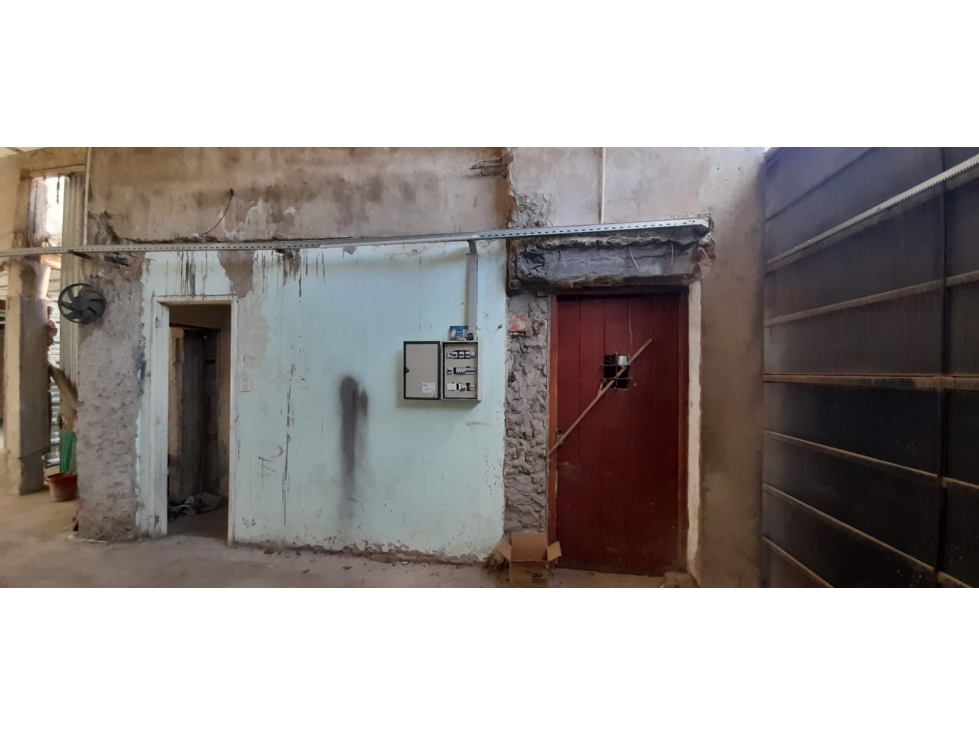 AMPLIO GALPON 420 m2 EN VENTA. ITUZAINGO NORTE. IDEAL DEPOSITO - 3
