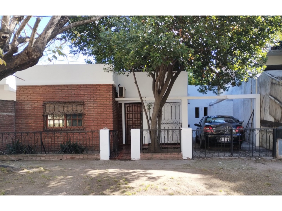 CASA AMERICANA EN VENTA A 250 MTS. ACCESO OESTE