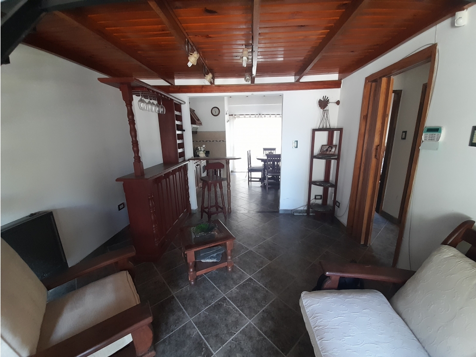 HERMOSO CHALET EN VENTA - ITUZAINGO NORTE. EXCELENTE DISEÑO - 5