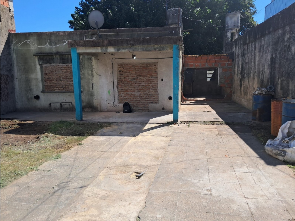 LOTE CON MEJORAS. EXCELENTE UBICACION. PROXIMO ACCESO OESTE EN VENTA - 3