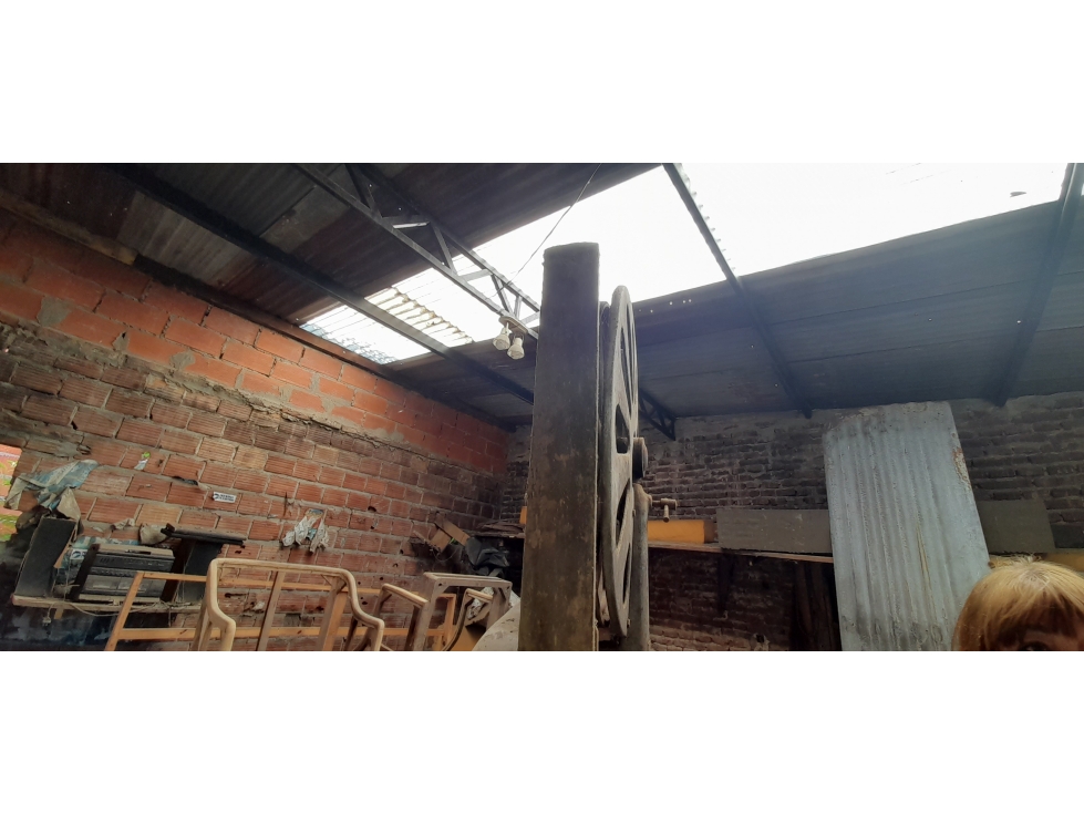 AMPLIO TERRENO. EXCELENTE ZONA. 2 VIVIENDAS EN VENTA. ITUZAINGO NTE — foto 4