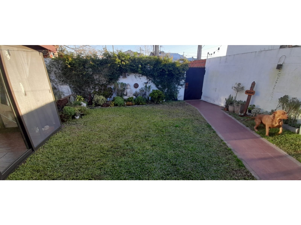 IMPECABLE CASA EN PH SOBRE AMPLIO TERRENO EN VENTA. ITUZAINGO NORTE - 2