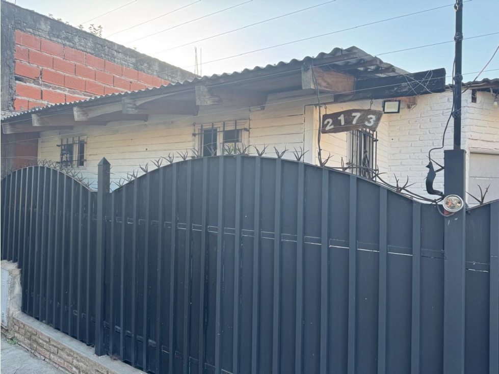 CASA EN PH AL FRENTE EN VENTA. ITUZAINGO SUR
