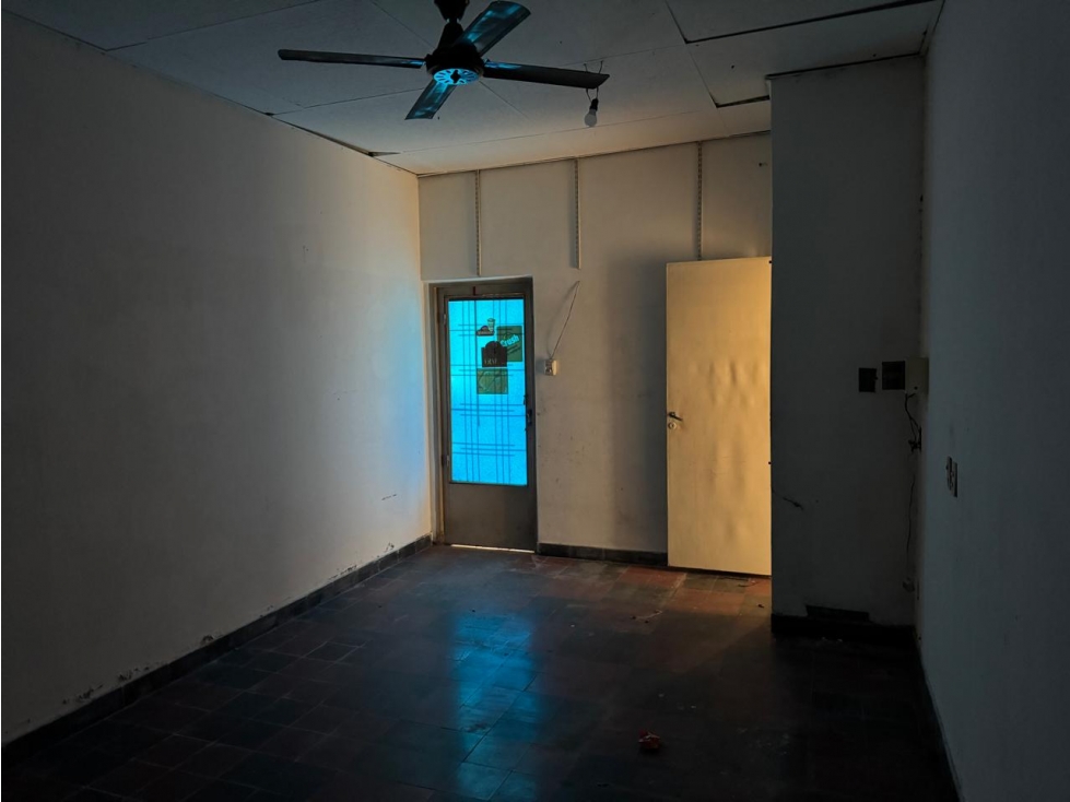 CASA AMERICANA EN VENTA. CASTELAR NORTE. EXCELENTE UBICACION - 5