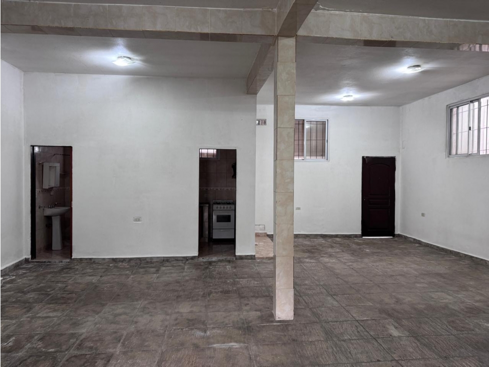 IMPECABLE LOCAL ESQUINA EN ALQUILER. ITUZAINGO NORTE. - 5