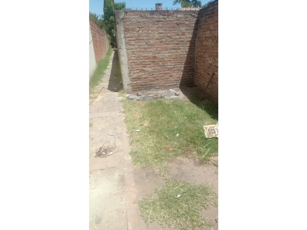 CASA EN PH CON AMPLIO TERRENO EN VENTA SOBRE BRANDSEN - 2