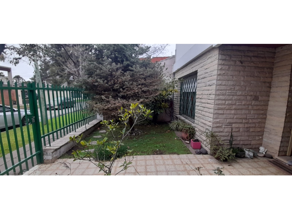 EXCELENTE CASA AMERICANA EN VENTA. ITUZAINGO NORTE. ZONA RESIDENCIAL — foto 2