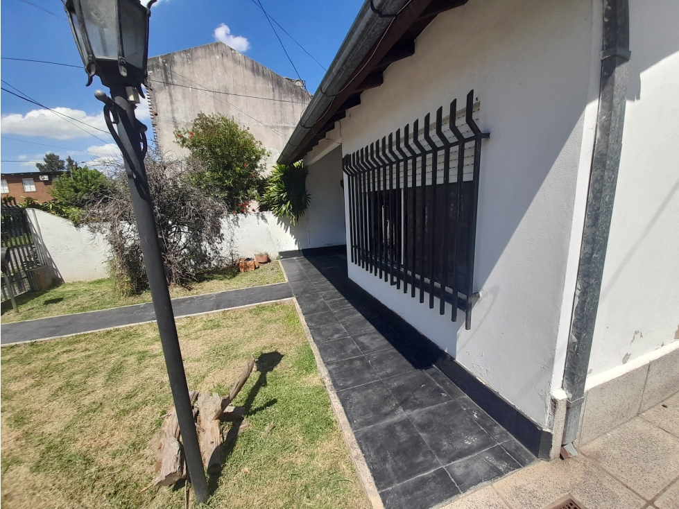 HERMOSO CHALET EN VENTA - ITUZAINGO NORTE. EXCELENTE DISEÑO - 3