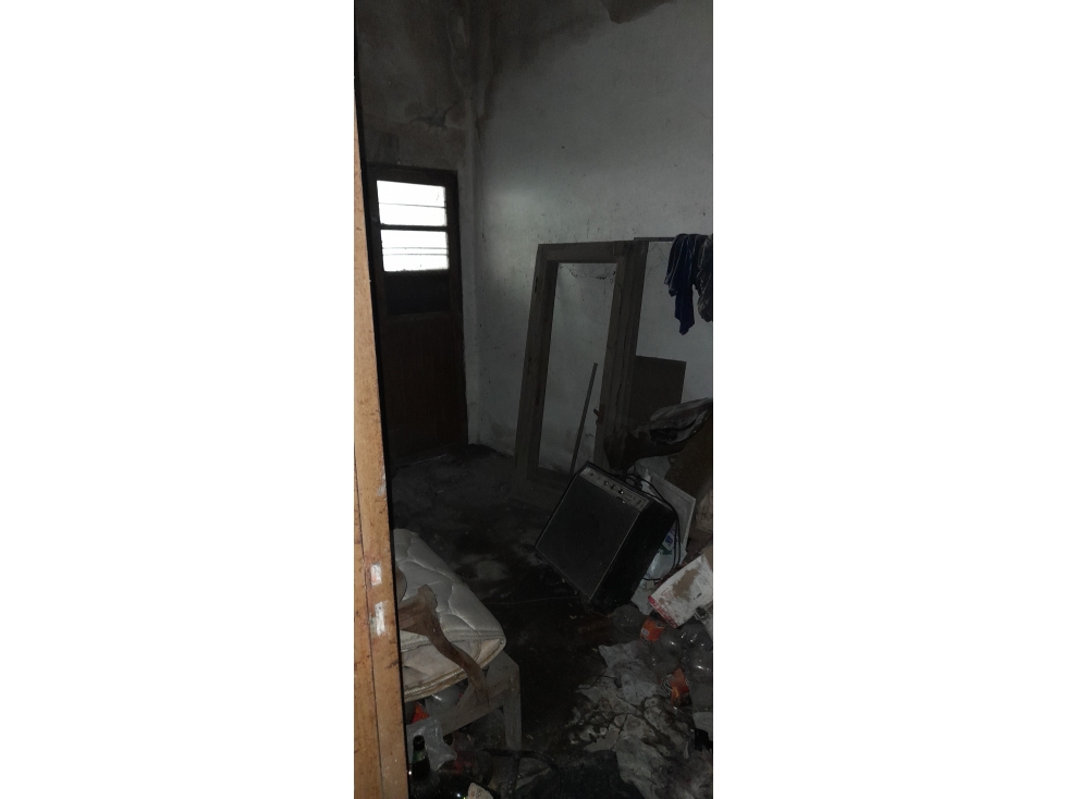 AMPLIO TERRENO. EXCELENTE ZONA. 2 VIVIENDAS EN VENTA. ITUZAINGO NTE — foto 3