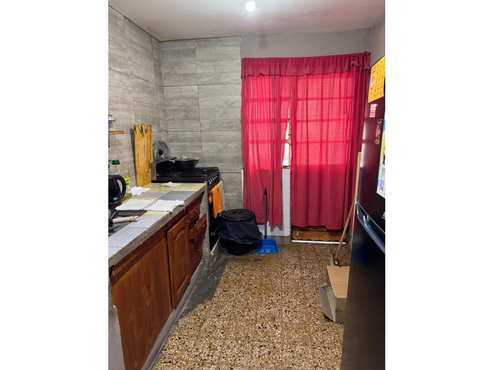 CASA AMERICANA. ITUZAINGO SUR. A 50 MTS. AVENIDA RIVADAVIA - 5