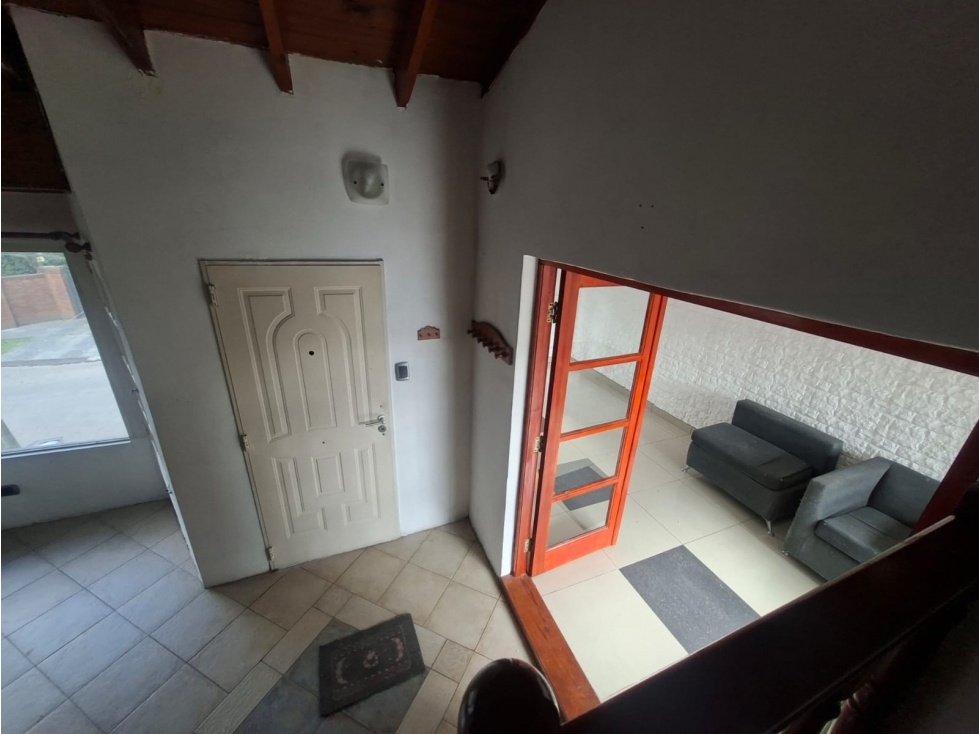 HERMOSA CASA EN PLANTA ALTA. EN ALQUILER Ituzaingó Norte — foto 4