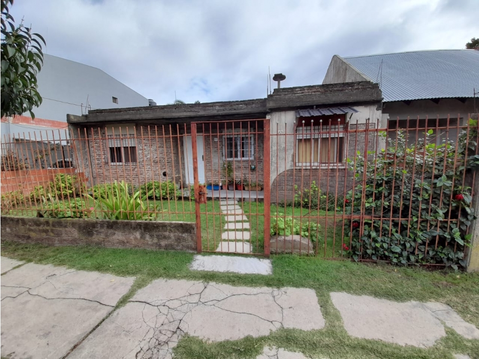 CASA AMERICANA Y DEPARTAMENTO EN VENTA. ITUZAINGO NORTE - 1