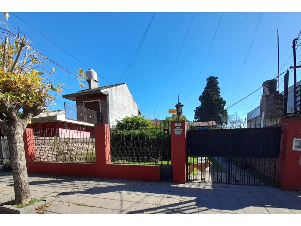 IMPORTANTE PROPIEDAD. CASA, GALPON Y DEPTO. ZONA INDUSTRIAL 500 MTS2