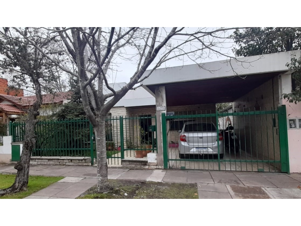 EXCELENTE CASA AMERICANA EN VENTA. ITUZAINGO NORTE. ZONA RESIDENCIAL
