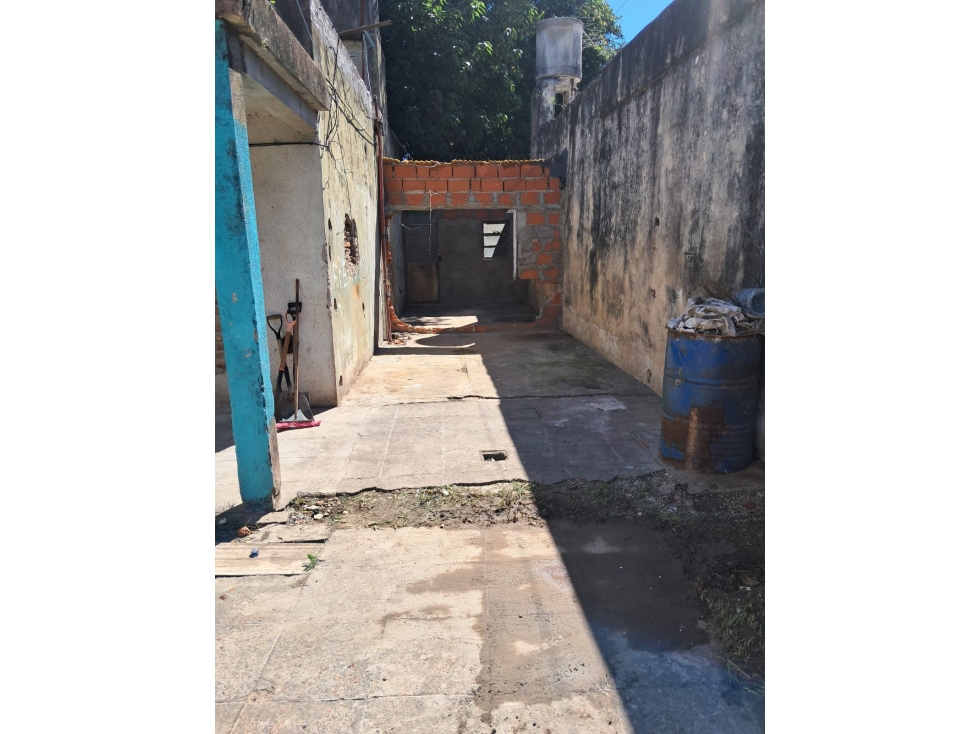 LOTE CON MEJORAS. EXCELENTE UBICACION. PROXIMO ACCESO OESTE EN VENTA - 5