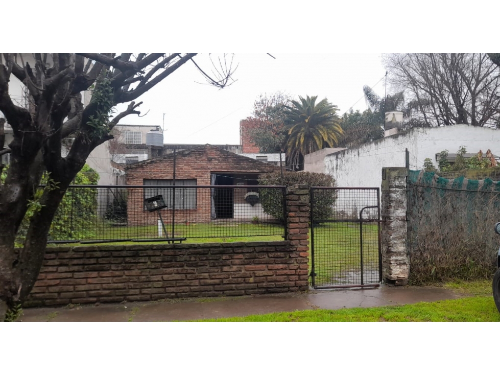 CASA DE 3 AMBIENTES PROXIMA AVENIDA RATTI. INDUSTRIAL O VIVIENDA