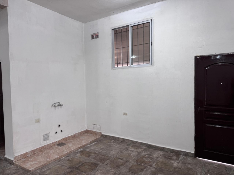 IMPECABLE LOCAL ESQUINA EN ALQUILER. ITUZAINGO NORTE. - 6