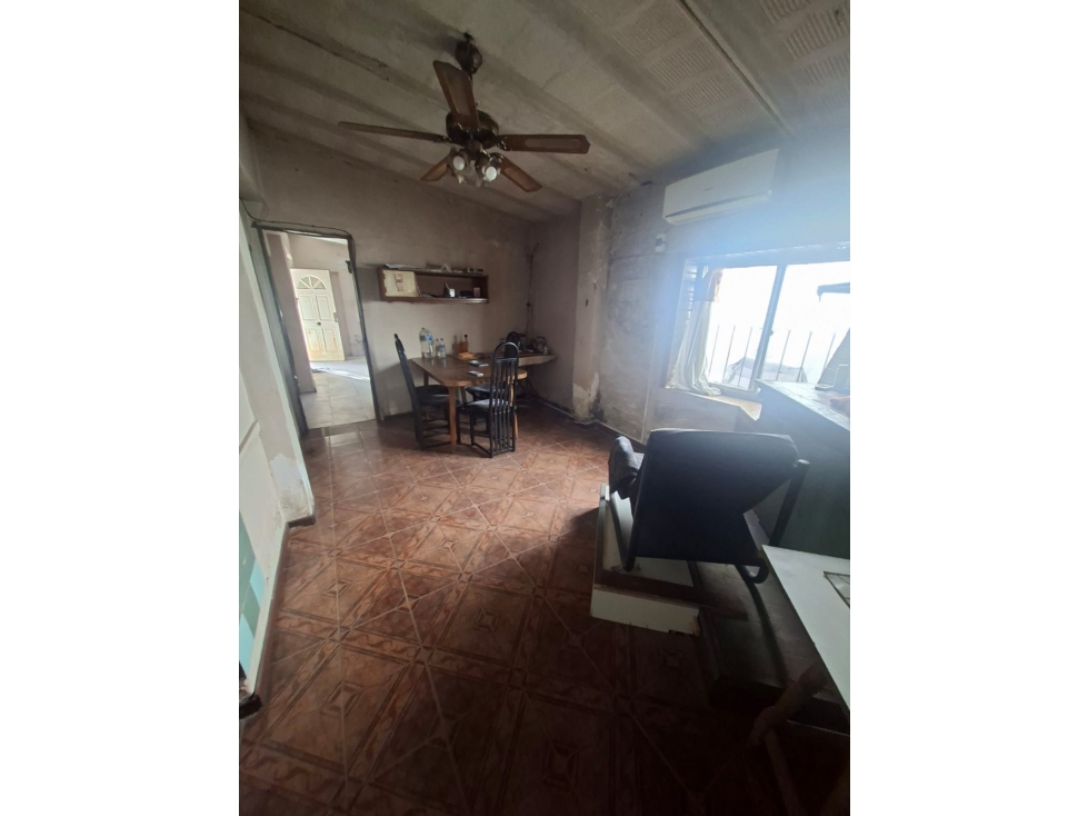 AMPLIA CASA AMERICANA A MEJORAR. MORENO. LOMAS DE MARILO EN VENTA. — foto 5