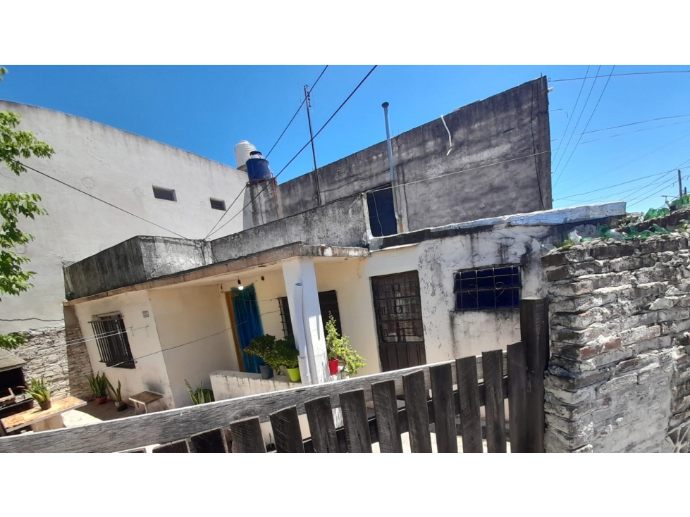 DOS VIVIENDAS. OPORTUNIDAD EN VENTA. ZONA SEMIINDUSTRIAL - 3