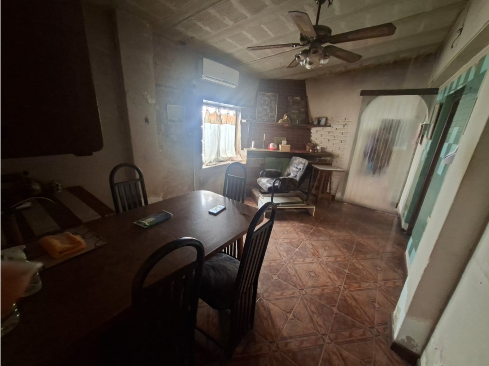 AMPLIA CASA AMERICANA A MEJORAR. MORENO. LOMAS DE MARILO EN VENTA. — foto 6