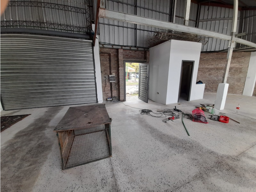 GALPON ZONA INDUSTRIAL A ESTRENAR EN VENTA. 80 MTS COLECTORA A. OESTE - 4