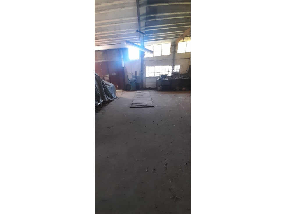 LOTE 300 MTS CON GALPON. EXCELENTE UBICACIÓN - 5
