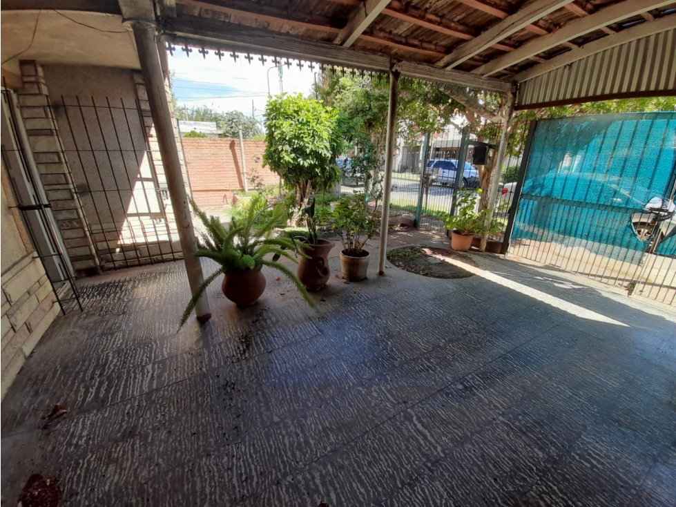 CASA AMERICANA SOBRE AMPLIO TERRENO EN VENTA. ITUZAINGÓ NORTE — foto 2
