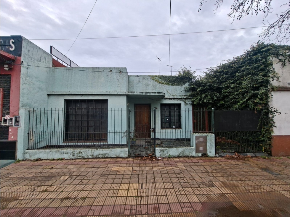 CASA AMERICANA EN VENTA - MORON NORTE SOBRE CALLE RAWSON