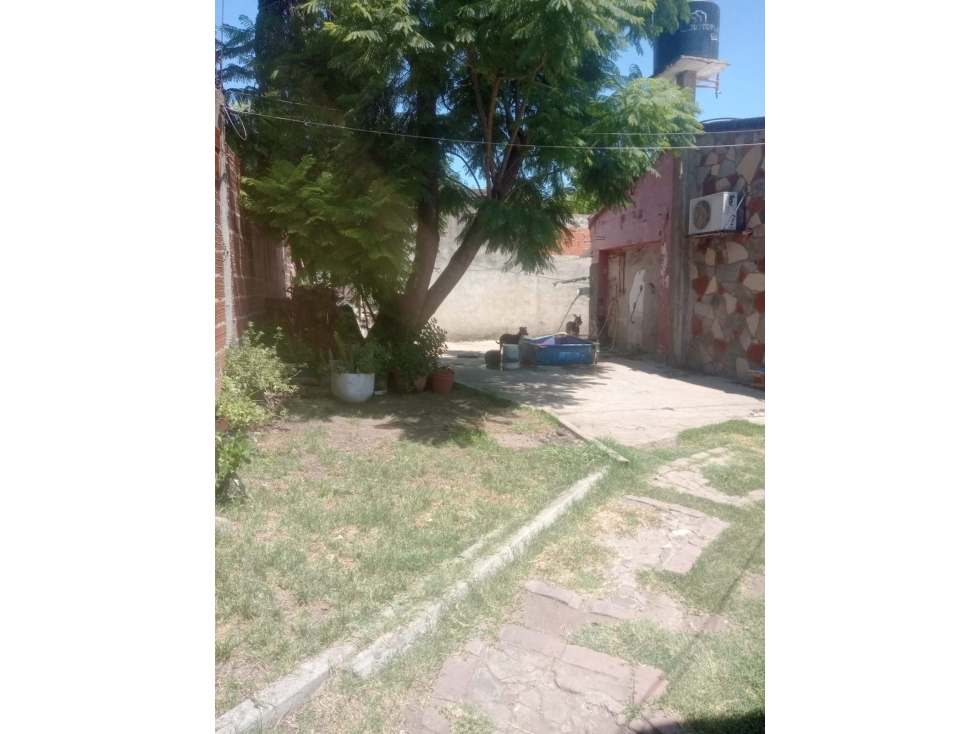 CASA EN PH CON AMPLIO TERRENO EN VENTA SOBRE BRANDSEN - 5