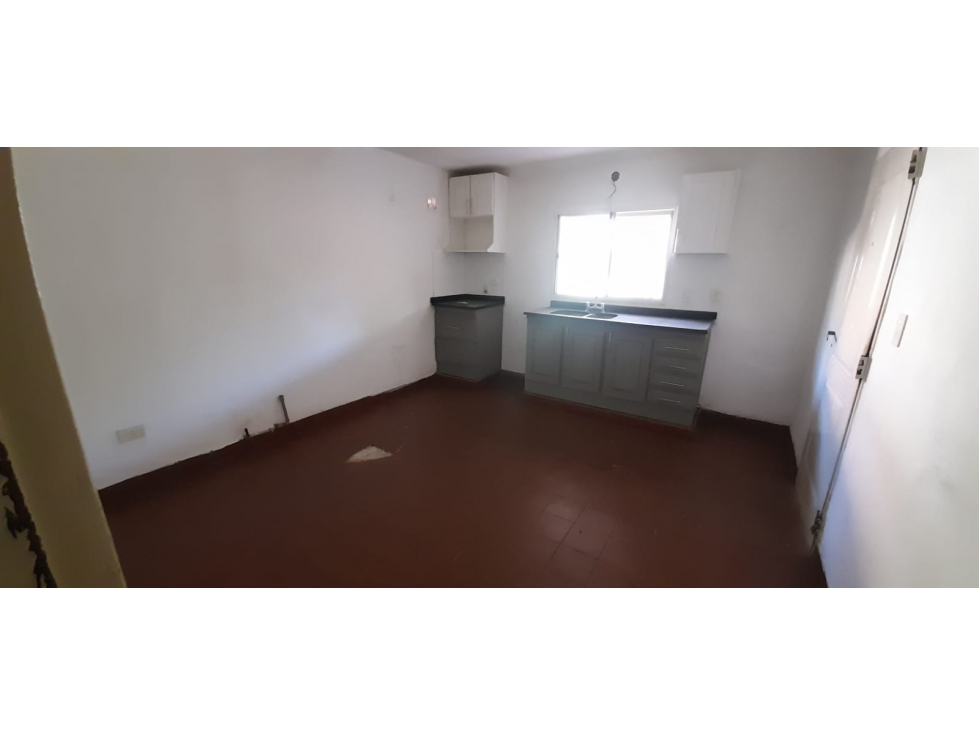 AMPLIA CASA EN VENTA. VILLA UDAONDO. A 100 MTS. AV. MARTIN FIERRO — foto 4