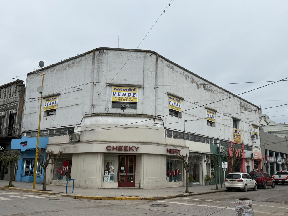 SALON COMERCIAL en Pleno centro !!!! (1er. Piso) 598 Mts2 ! - 1