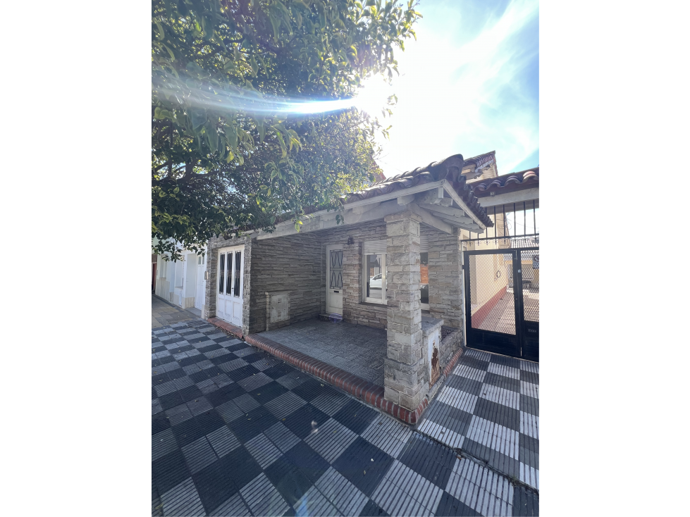 Regia casa a 2 cuadras de la Municipalidad!!!! - 2