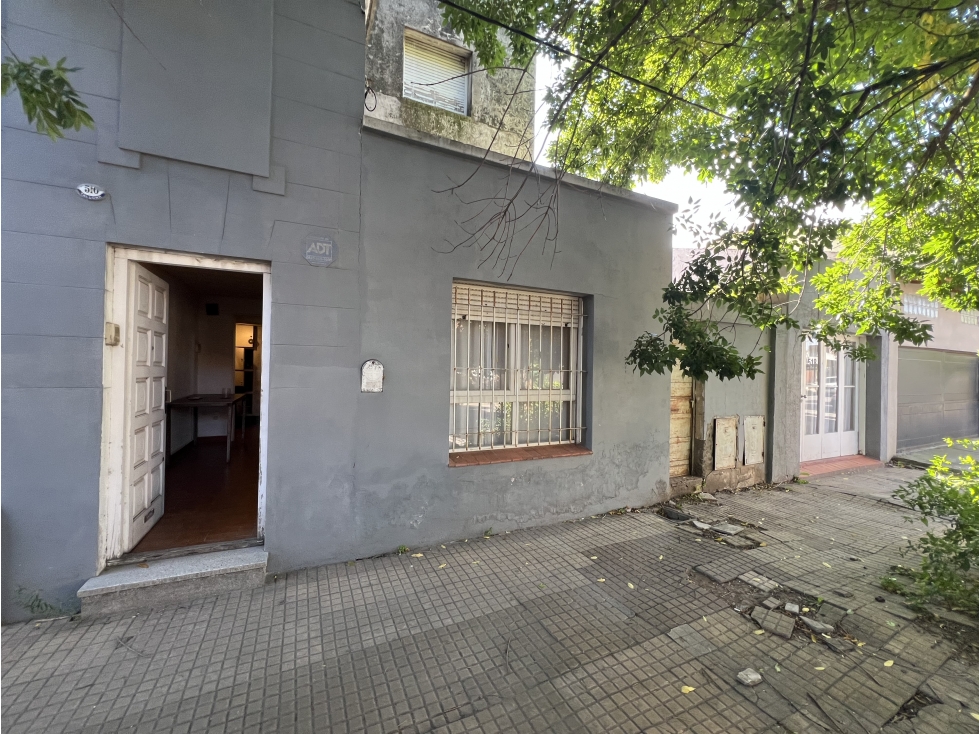 Esquina comercial mas casa....Pleno Residencial.... - 4