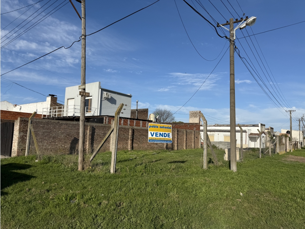Lote de terreno esquina c/servicios! - 1